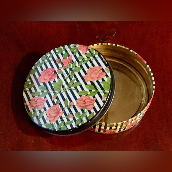 Mid Century Vtg Floral Striped Metal Lidded Candy Biscuit Tin - Picture 16 of 16